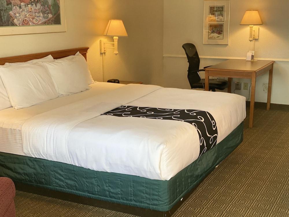 La Quinta By Wyndham Hotel
